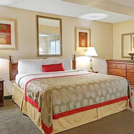 Ramada Overland Park Mission Bagian luar foto