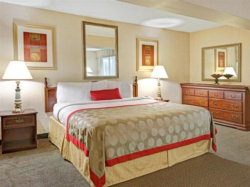 Ramada Overland Park Mission Bagian luar foto