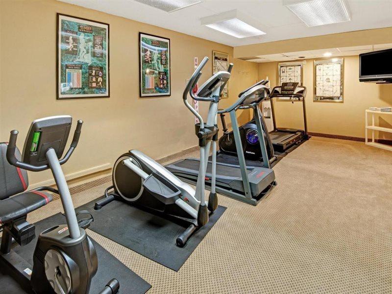 Ramada Overland Park Mission Bagian luar foto
