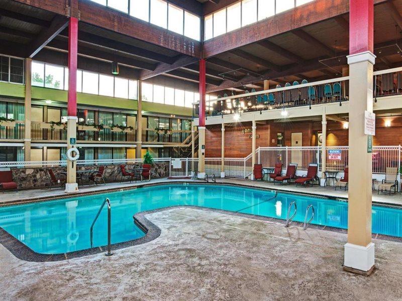 Ramada Overland Park Mission Bagian luar foto