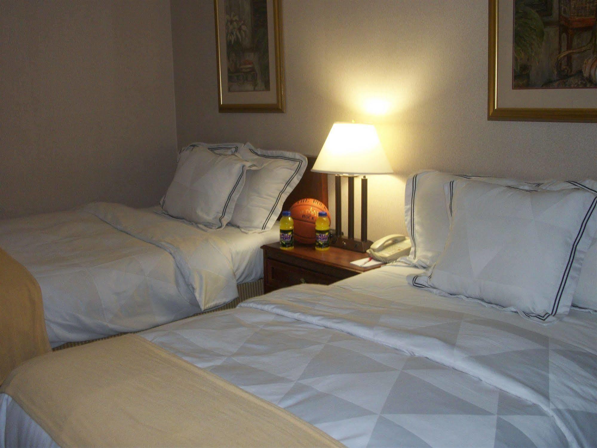 Ramada Overland Park Mission Bagian luar foto