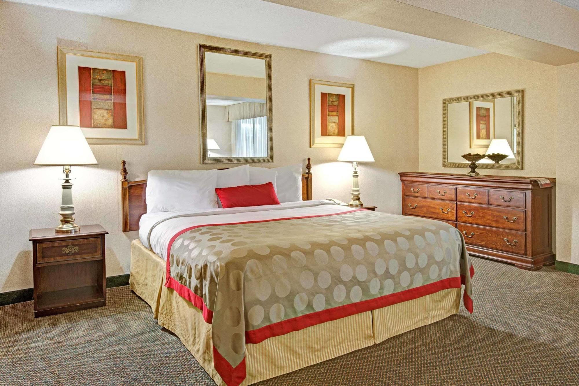 Ramada Overland Park Mission Bagian luar foto