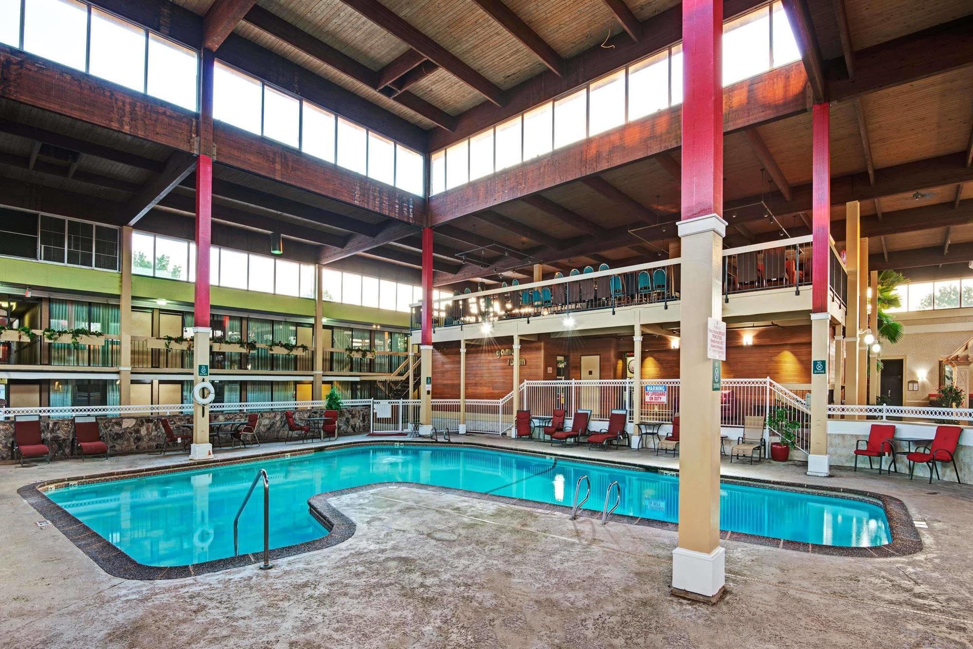 Ramada Overland Park Mission Bagian luar foto