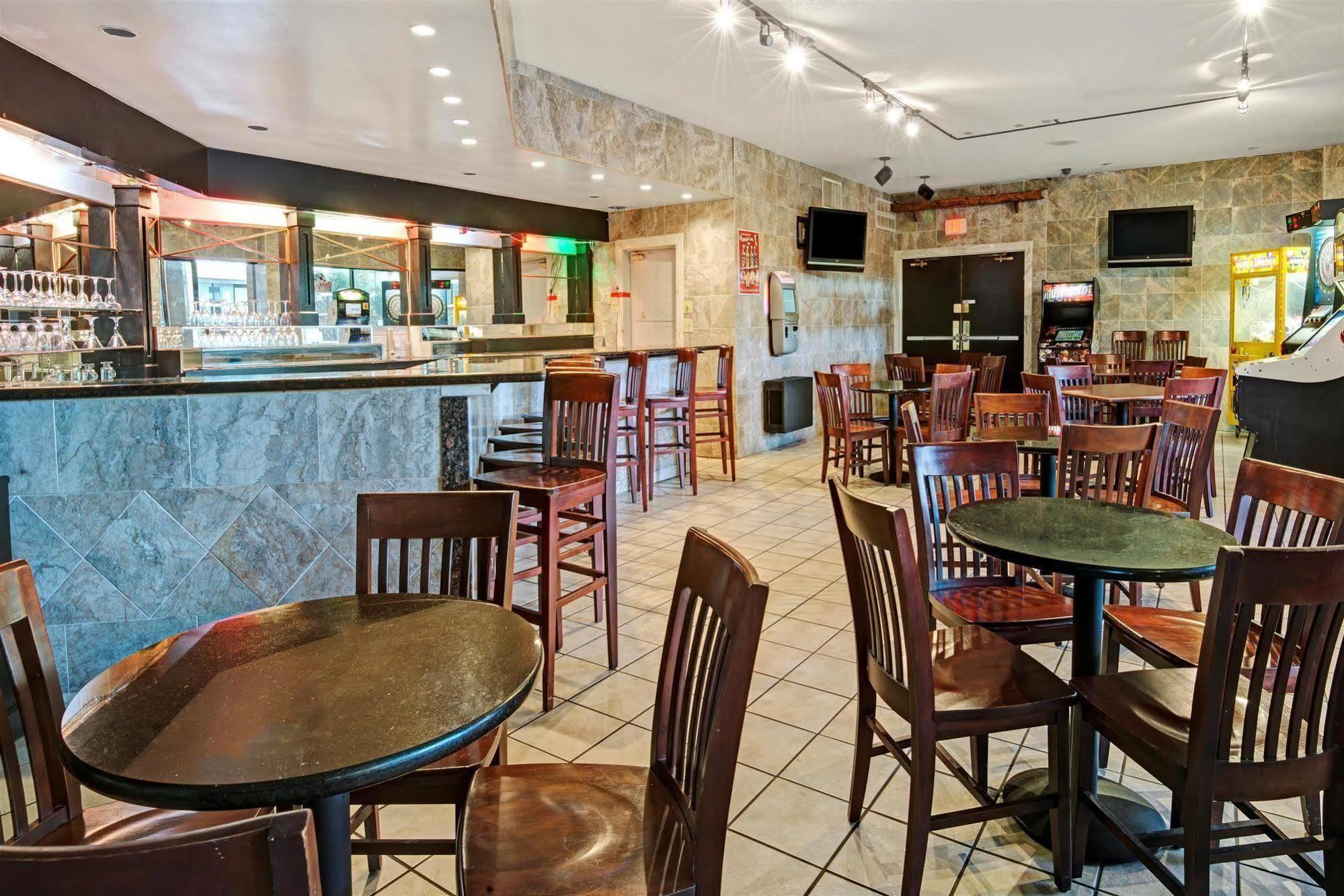 Ramada Overland Park Mission Bagian luar foto